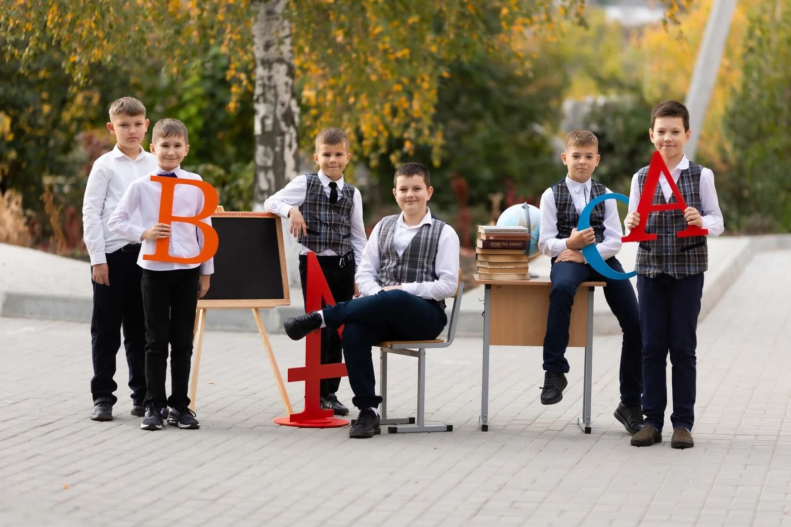 Fotografie cu colegii de clasă la ședința de absolvire