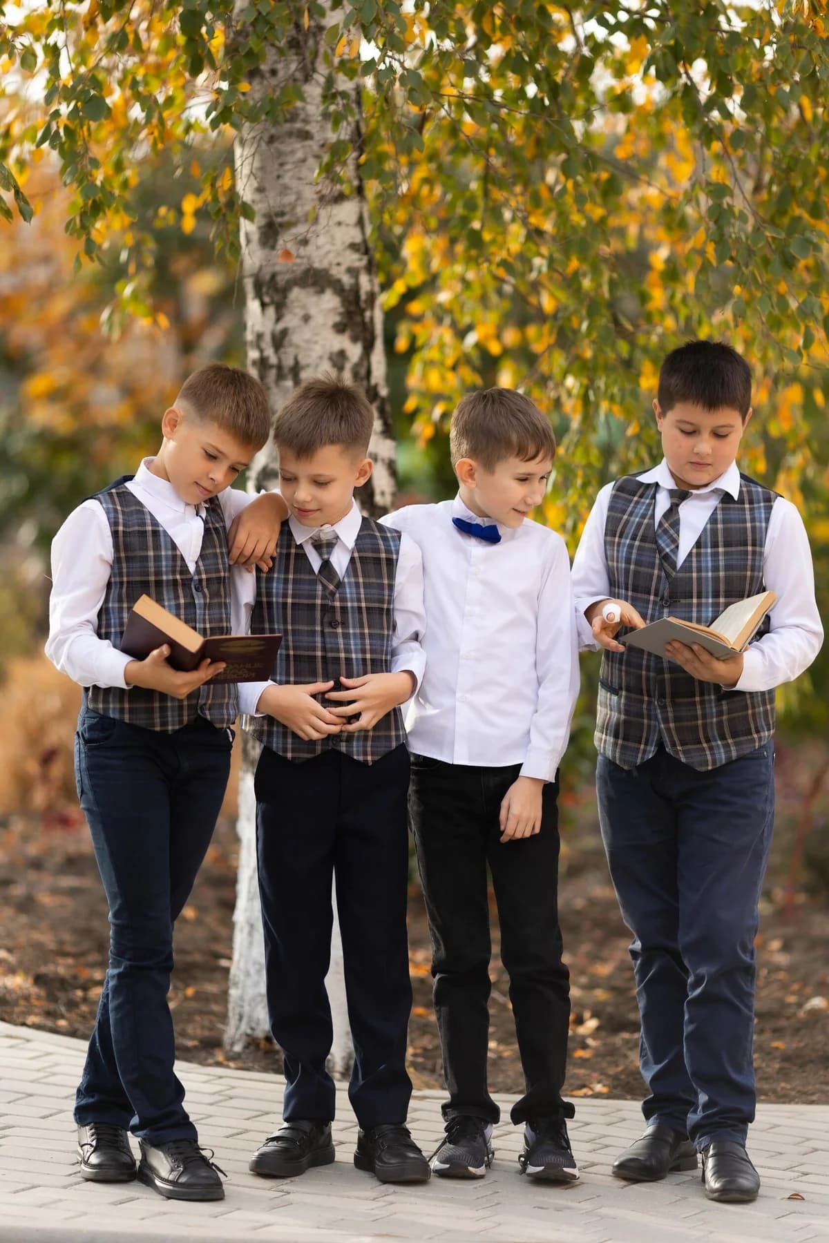 Fotografie cu colegii de clasă la ședința de absolvire