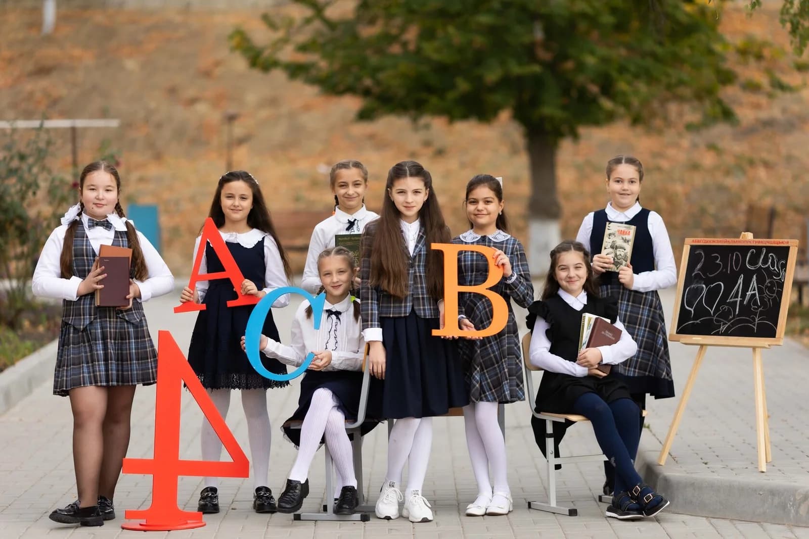 Fotografie cu colegii de clasă la ședința de absolvire