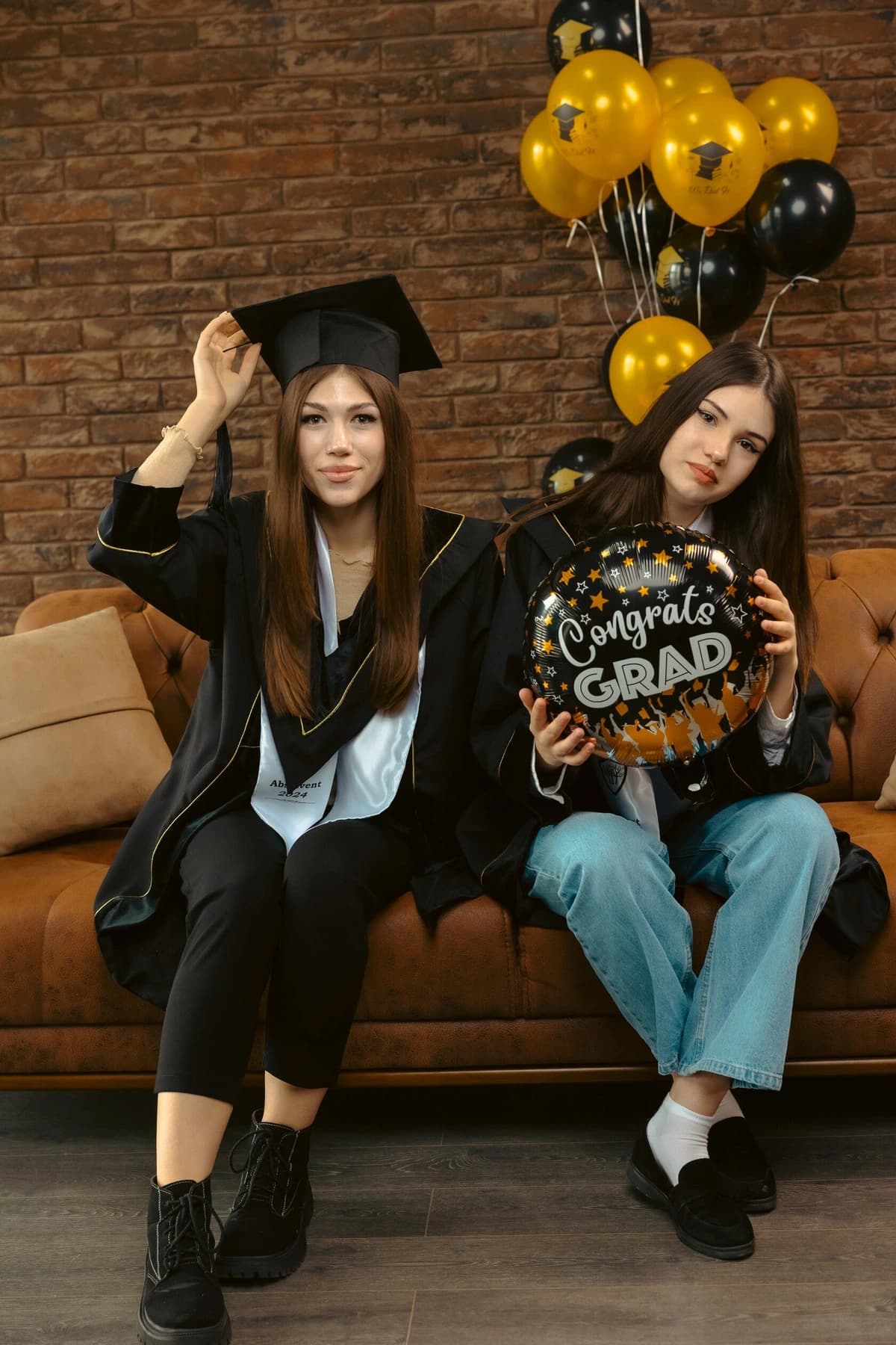 Absolvenți în mantii — fotografii ESTUDENT