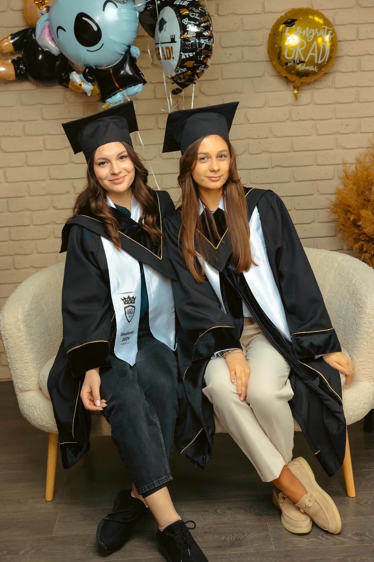 Absolvenți în mantii — fotografii ESTUDENT