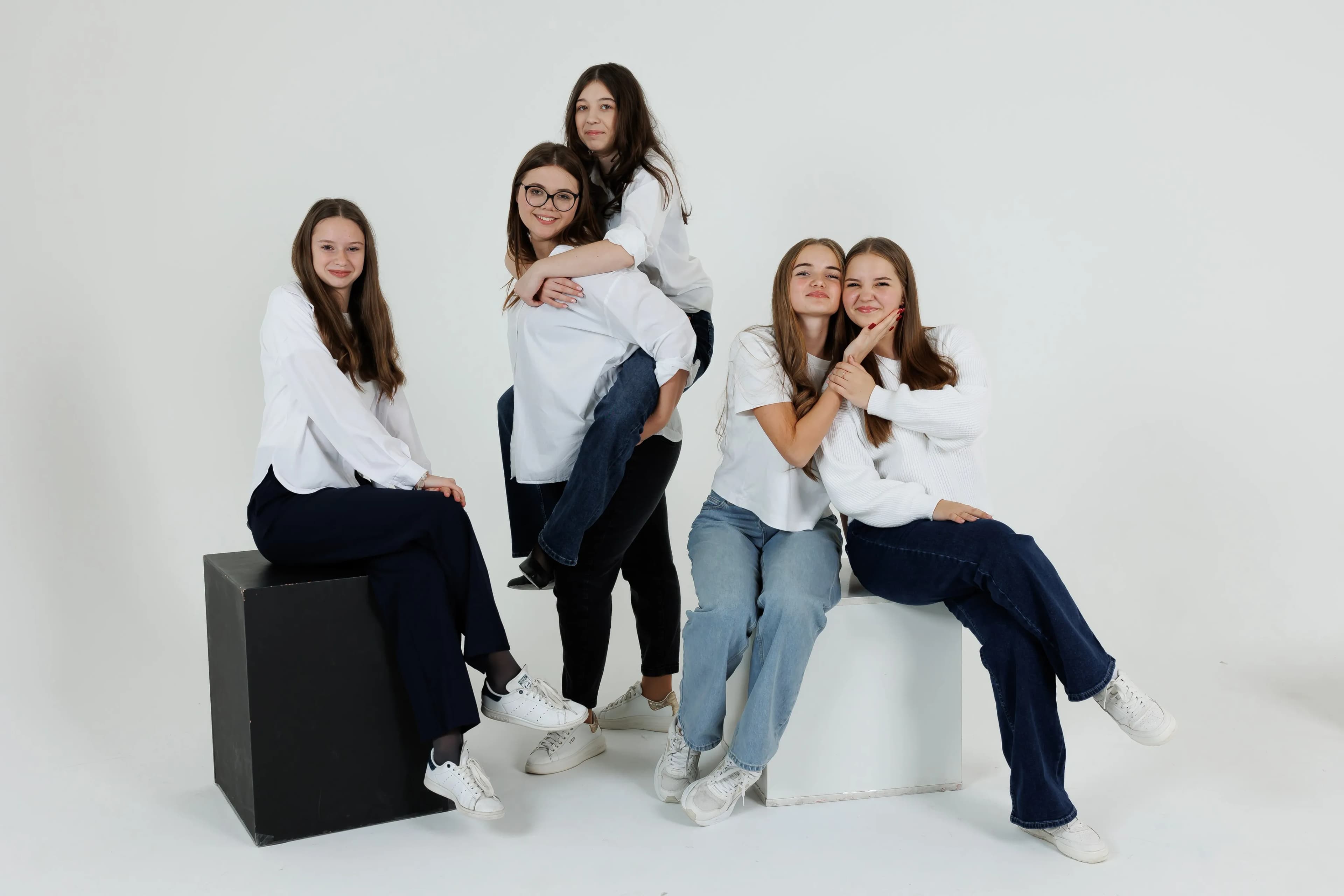 Grup de elevi în ședință Studio TRIKI (02)
