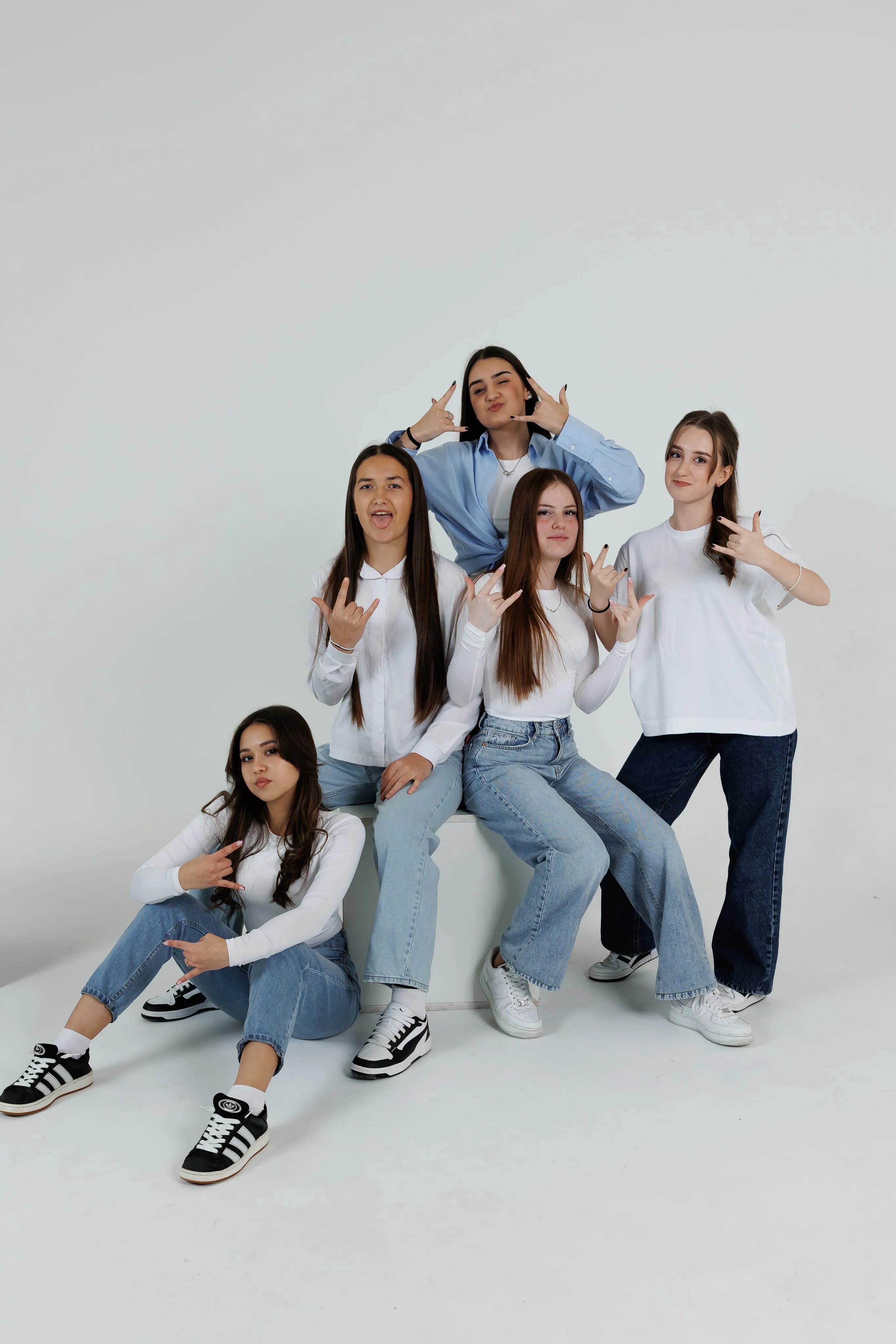 Grup de elevi în ședință Studio TRIKI (15)