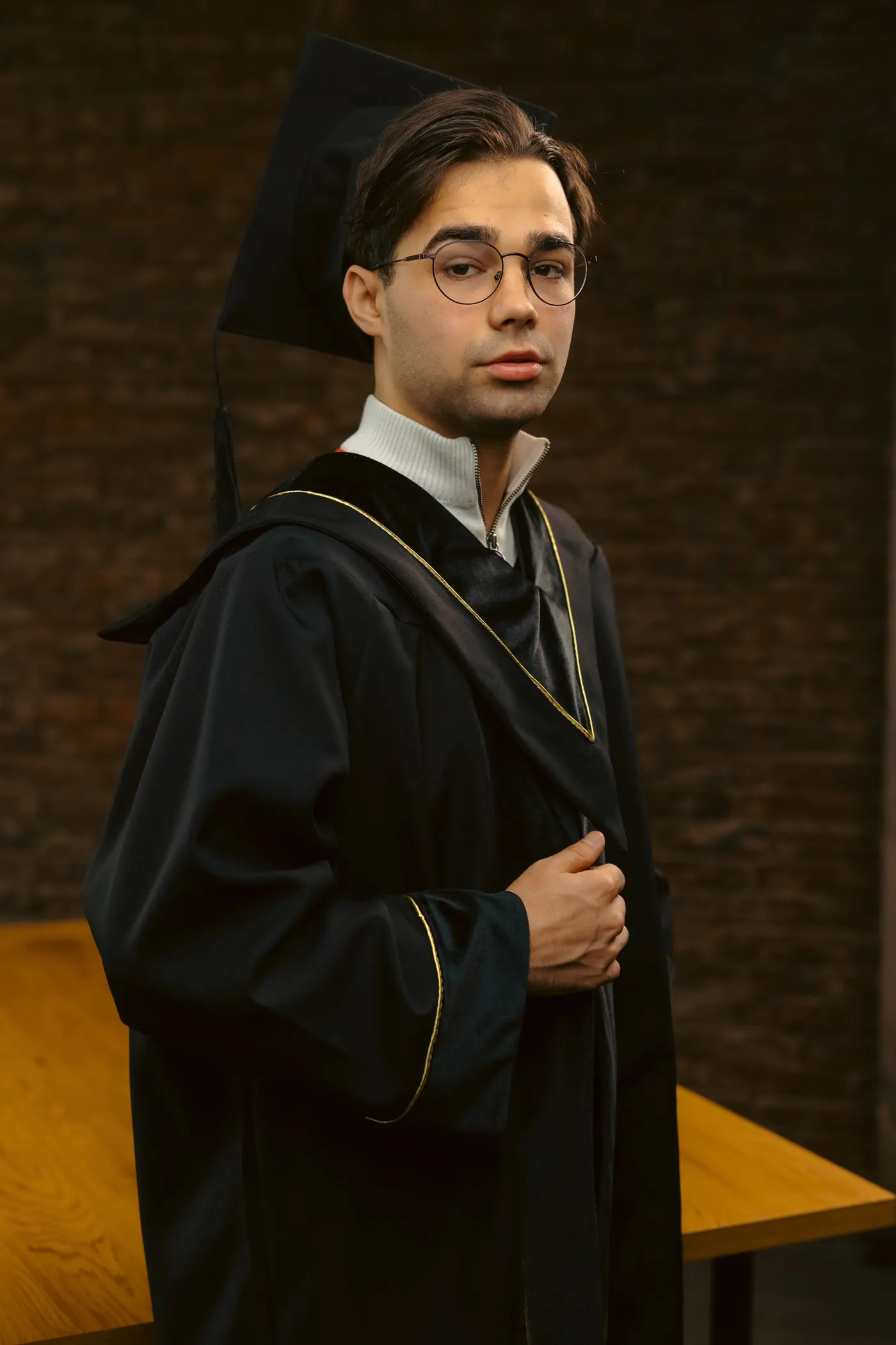Portret de absolvent în studio